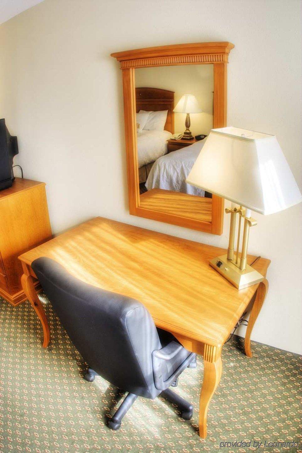 Surestay By Best Western Forsyth Decatur Habitación foto
